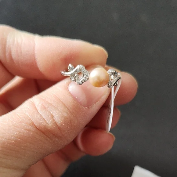 Francesca's Collections Silver Ring with Peach Pearl - Picture 2 of 2